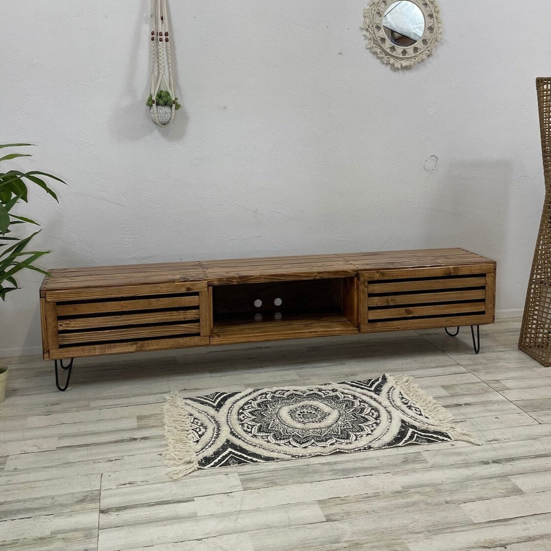 3Sec TV Stand with Modern Doors