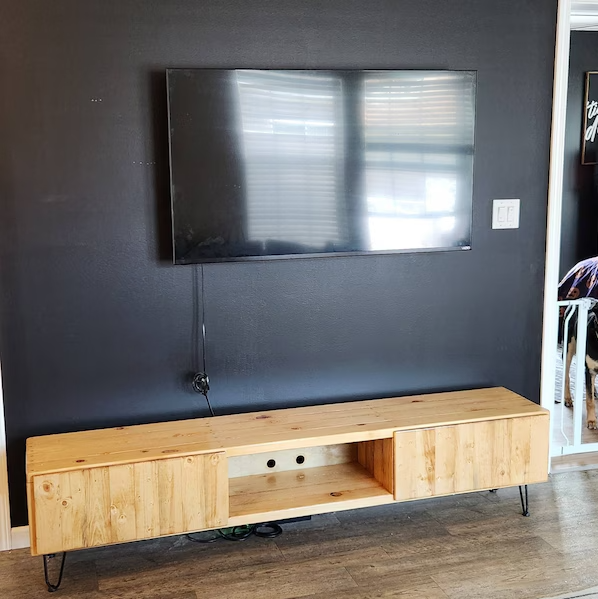 3Sec TV Stand with Doors