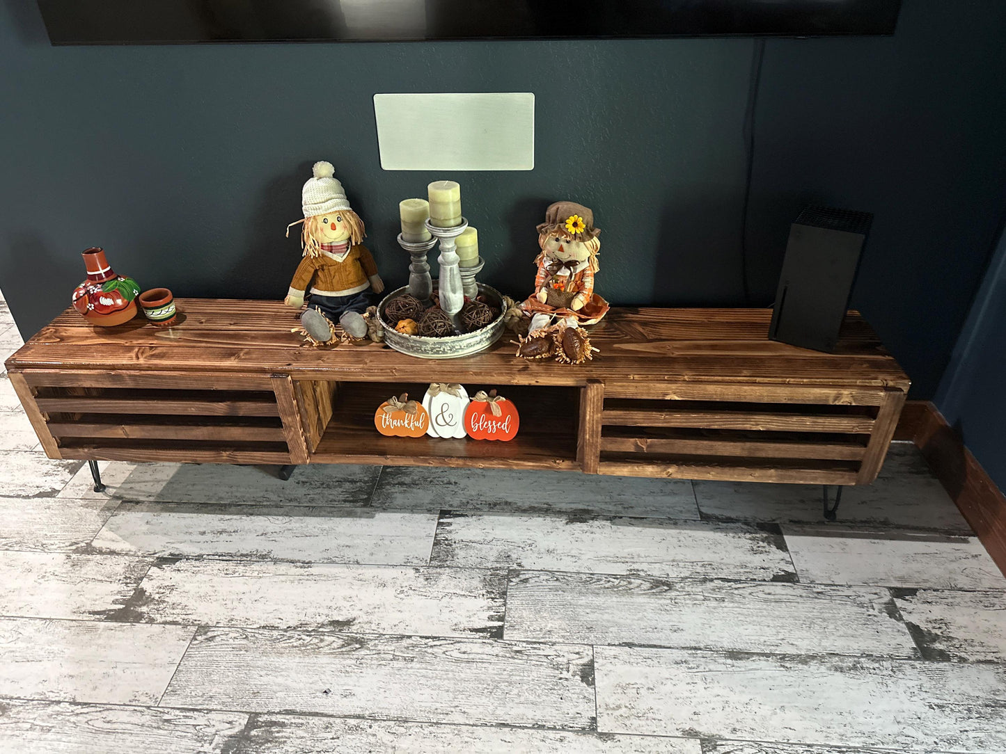 3Sec TV Stand with Modern Doors