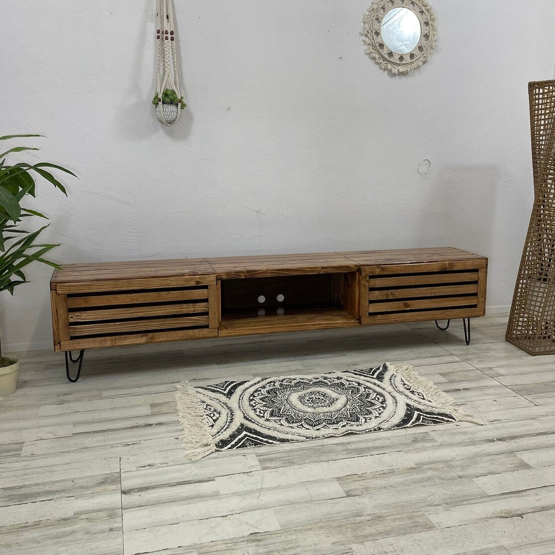 3Sec TV Stand with Modern Doors