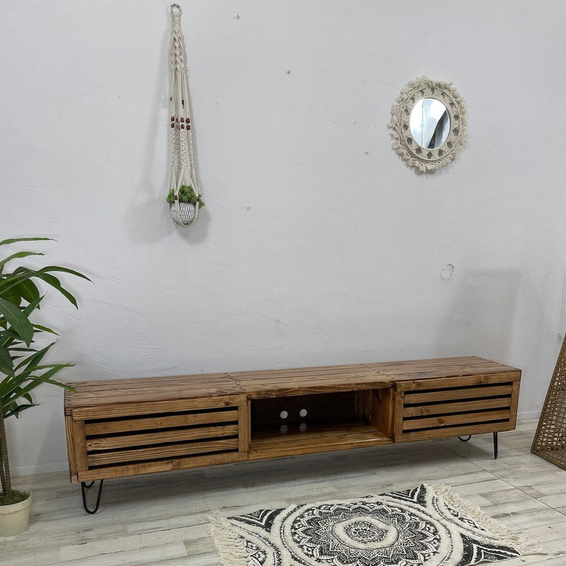 3Sec TV Stand with Modern Doors