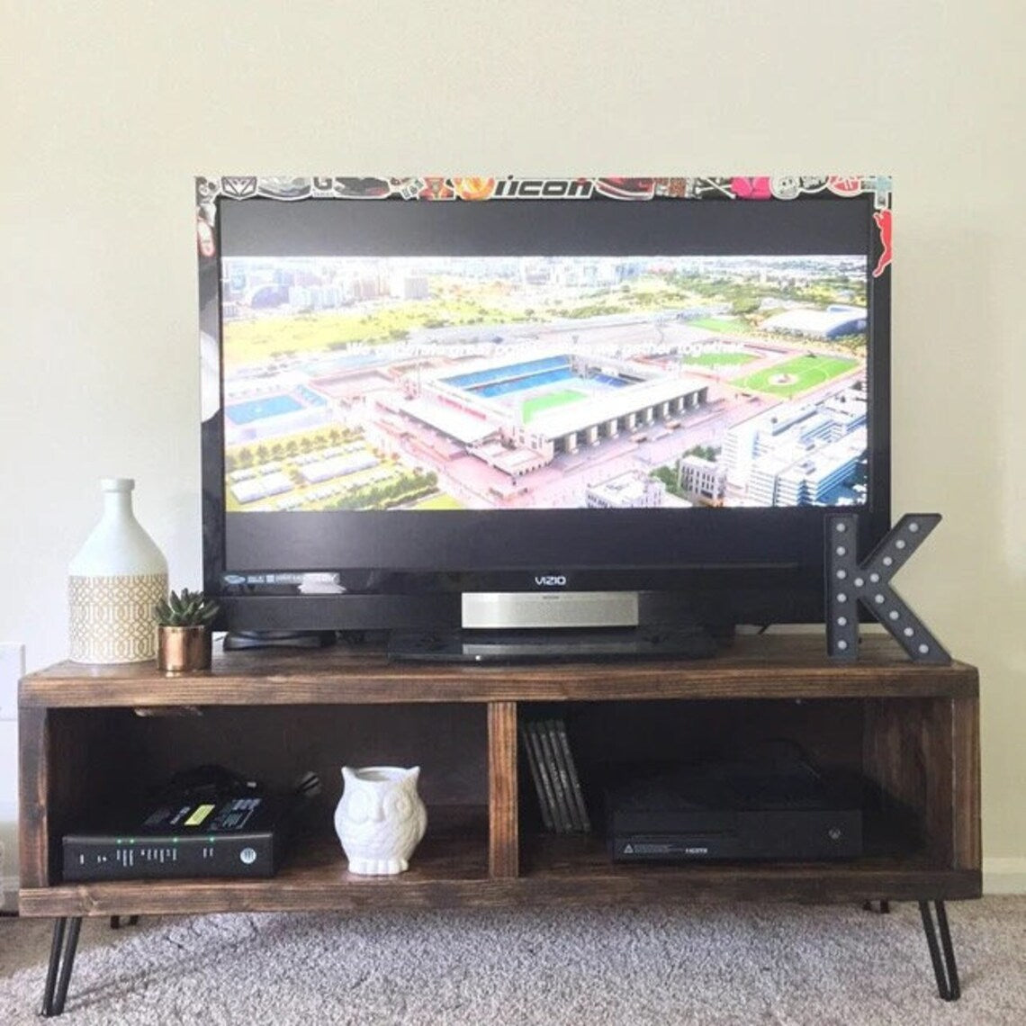 The 2Sec TV Stand