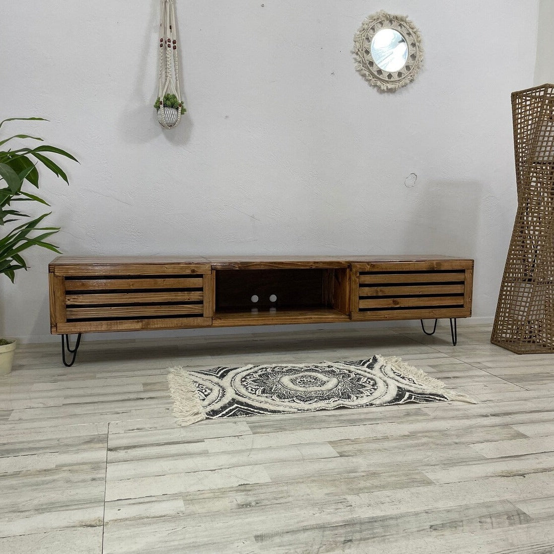 3Sec TV Stand with Modern Doors