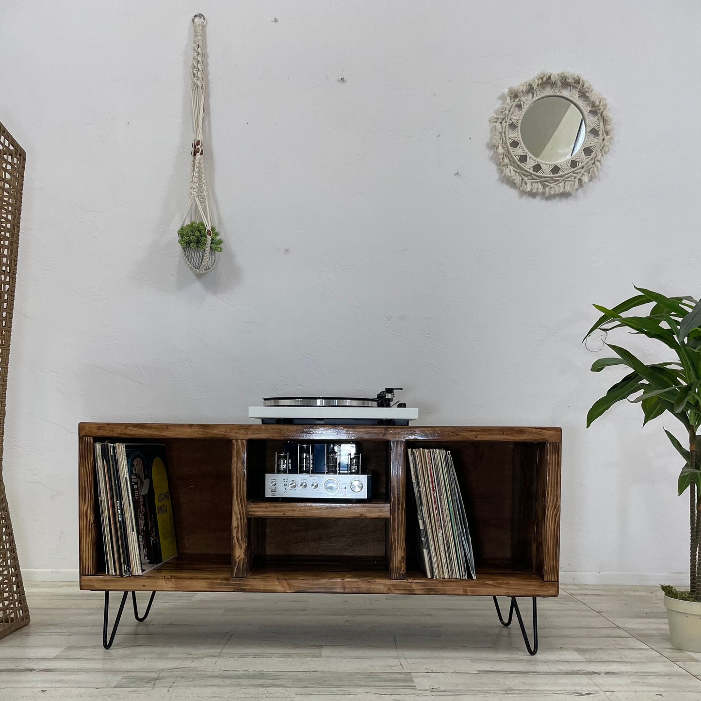 Vertically Adjustable Shelf