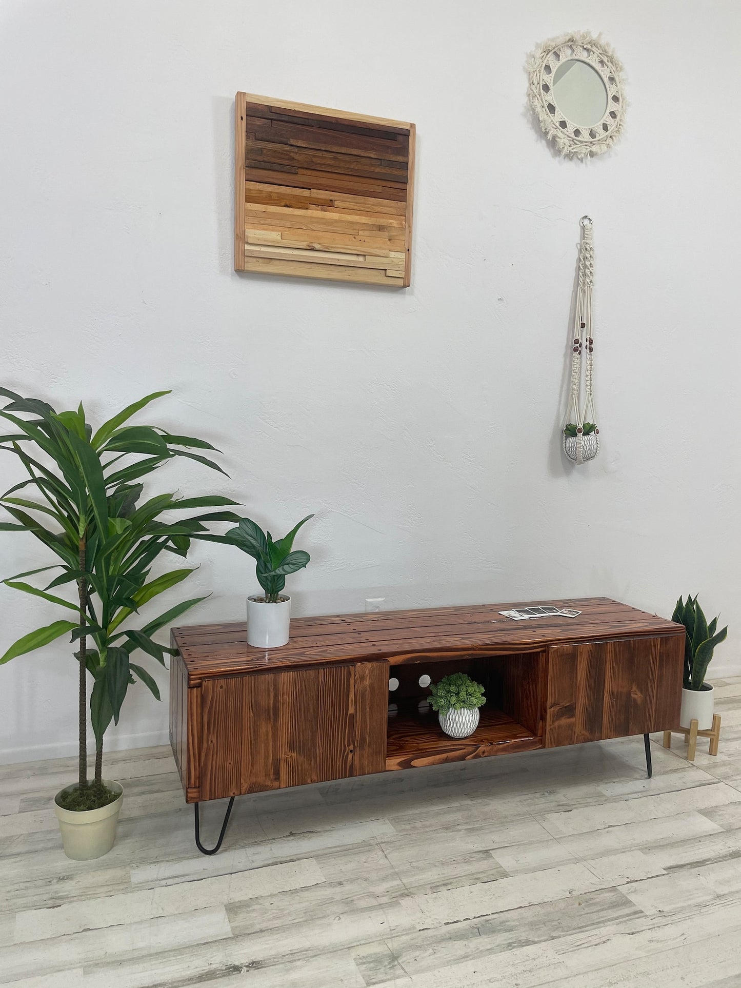 3Sec TV Stand with Doors