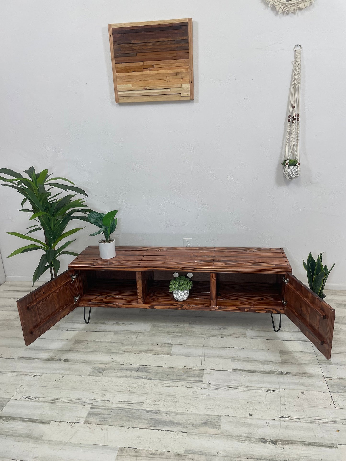 3Sec TV Stand with Doors