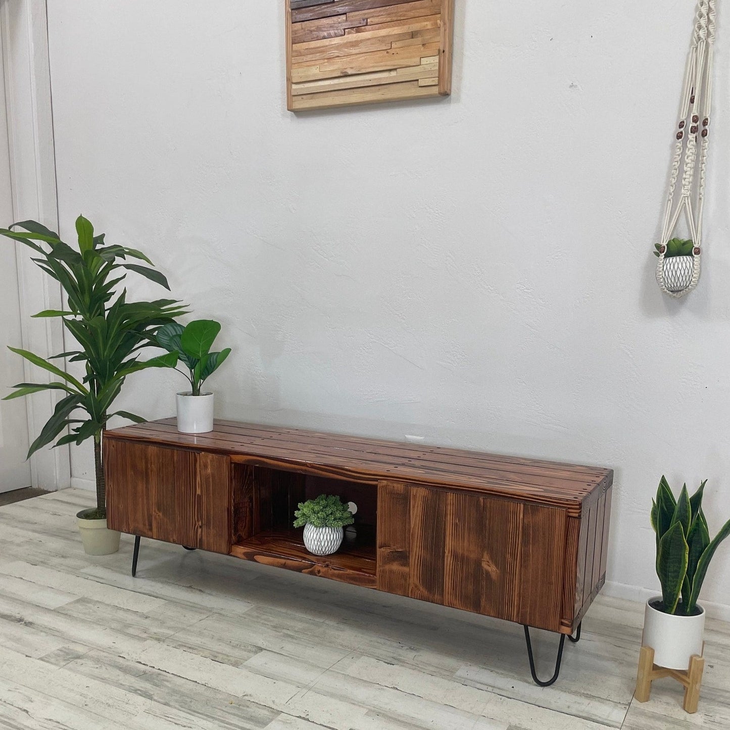 3Sec TV Stand with Doors