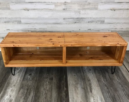 2Sec TV stand with open center shelf and side compartments, light wood, black metal legs