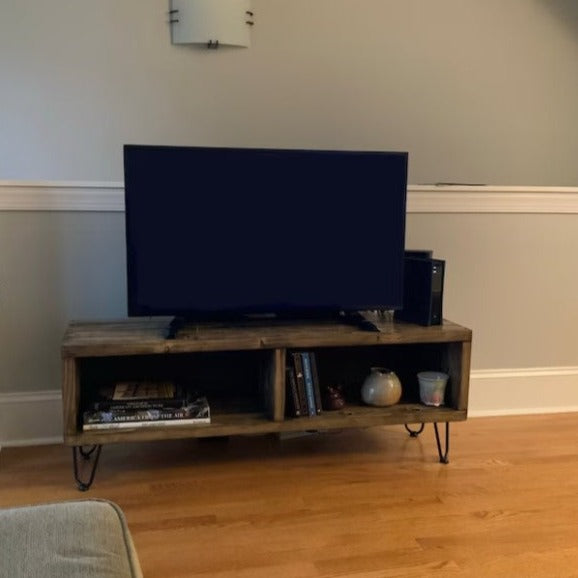 The 2Sec TV Stand