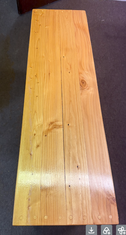 Light pine wood board panel with knots and long plank design